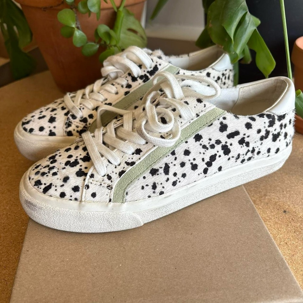 Stylish Black and White Women's Sneakers